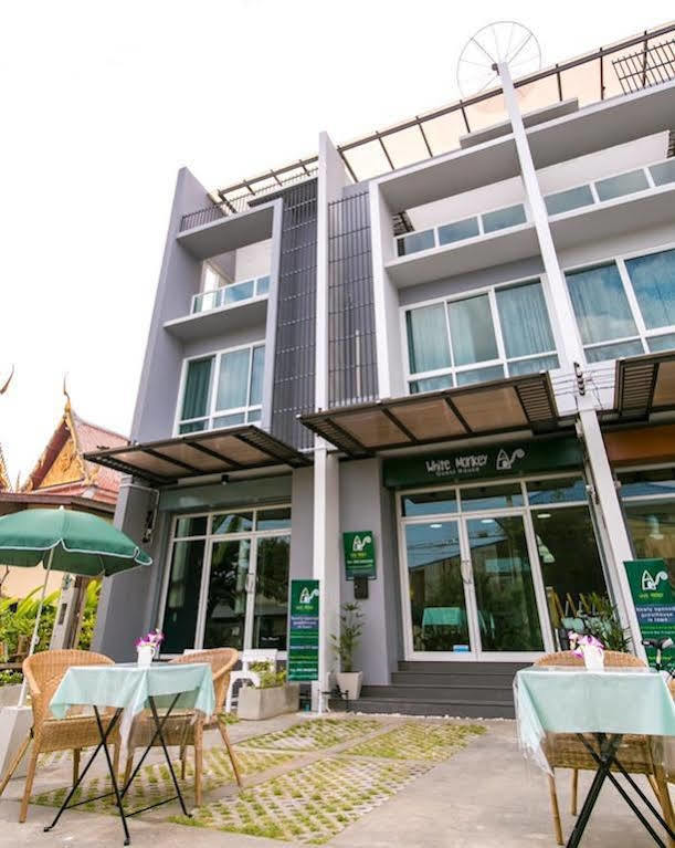 White Monkey Guesthouse Phetchaburi Exterior photo